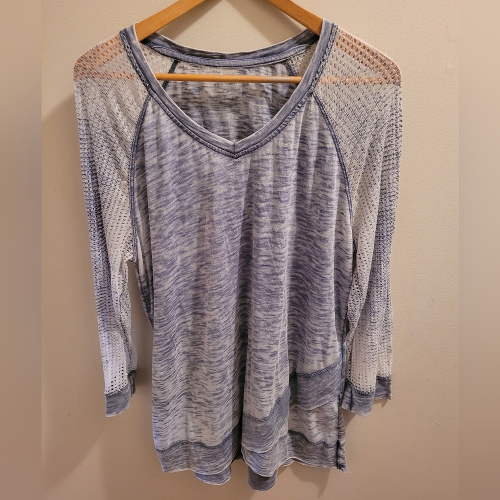 🌹 2/$15. Silverwear long sleeve womans top. Size large.
